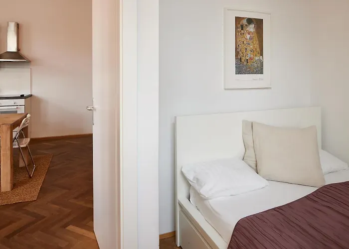 Beautiful Restored - Close To Metro - Ii *